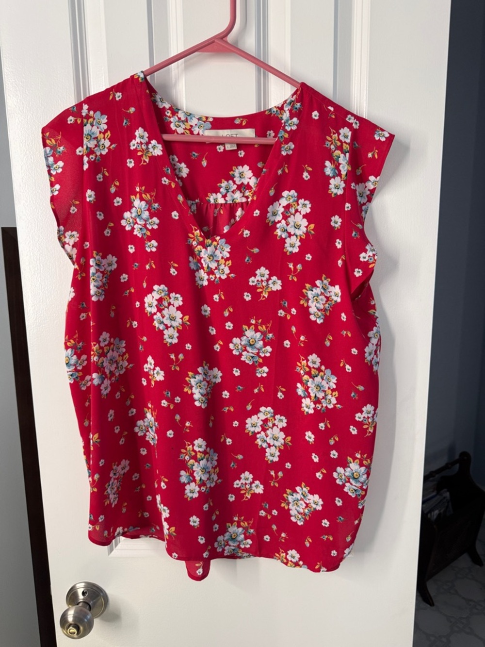 LOFT RedFloral V-Neck Women's Blouse